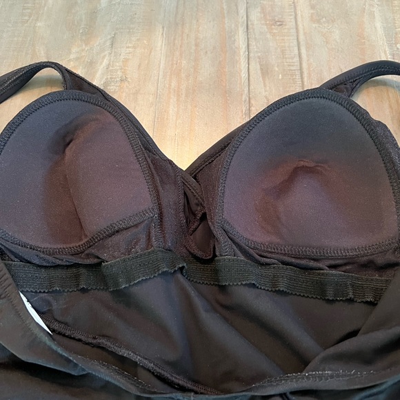 💦Miraclesuit💦 Black One Piece Swimsuit - Picture 6 of 6